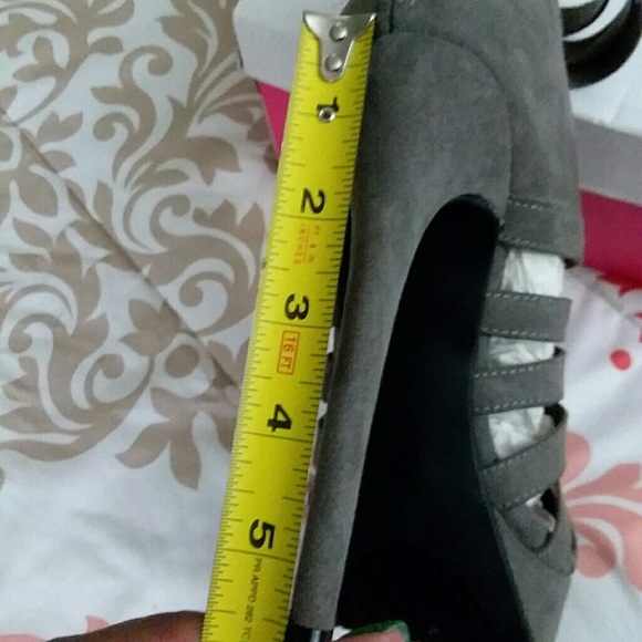 Shoes - Picture 6 of 6